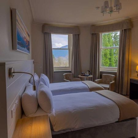 The Tarbet Hotel Bagian luar foto
