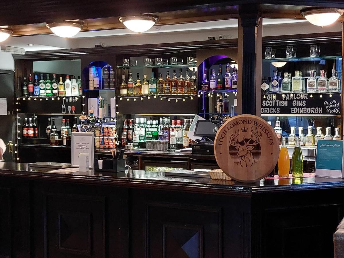 The Tarbet Hotel Bagian luar foto