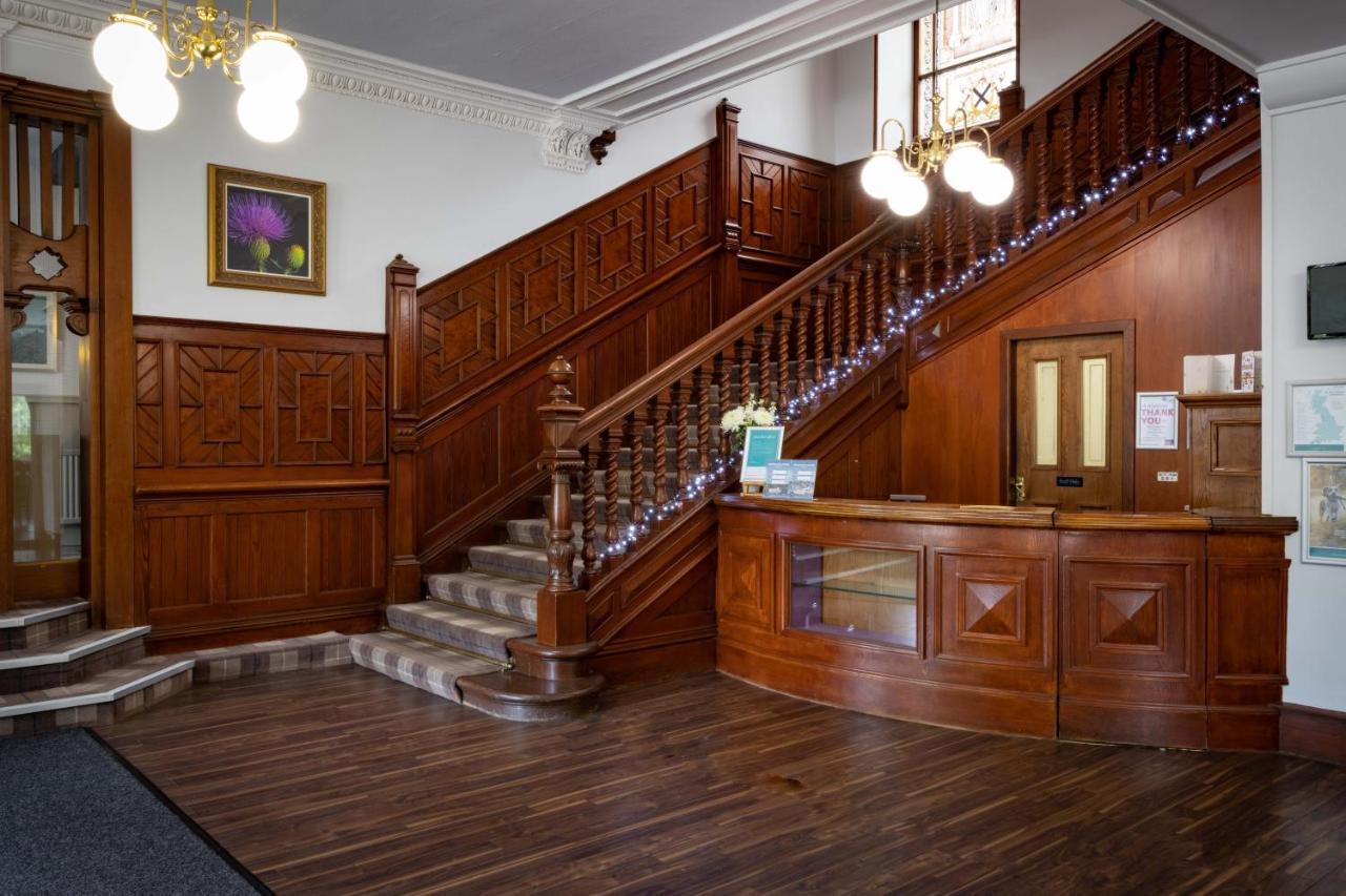 The Tarbet Hotel Bagian luar foto