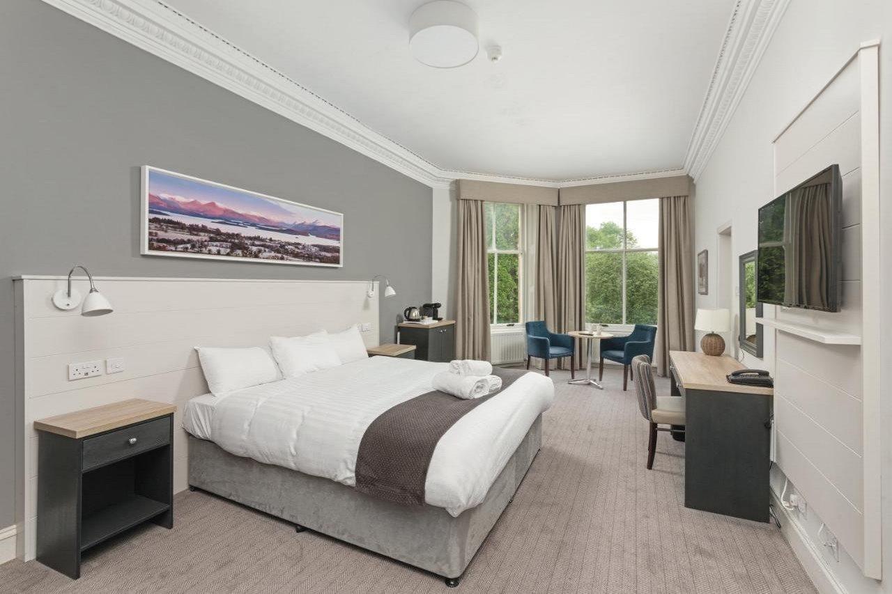 The Tarbet Hotel Bagian luar foto
