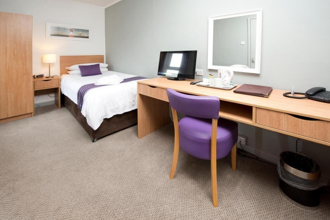 The Tarbet Hotel Bagian luar foto