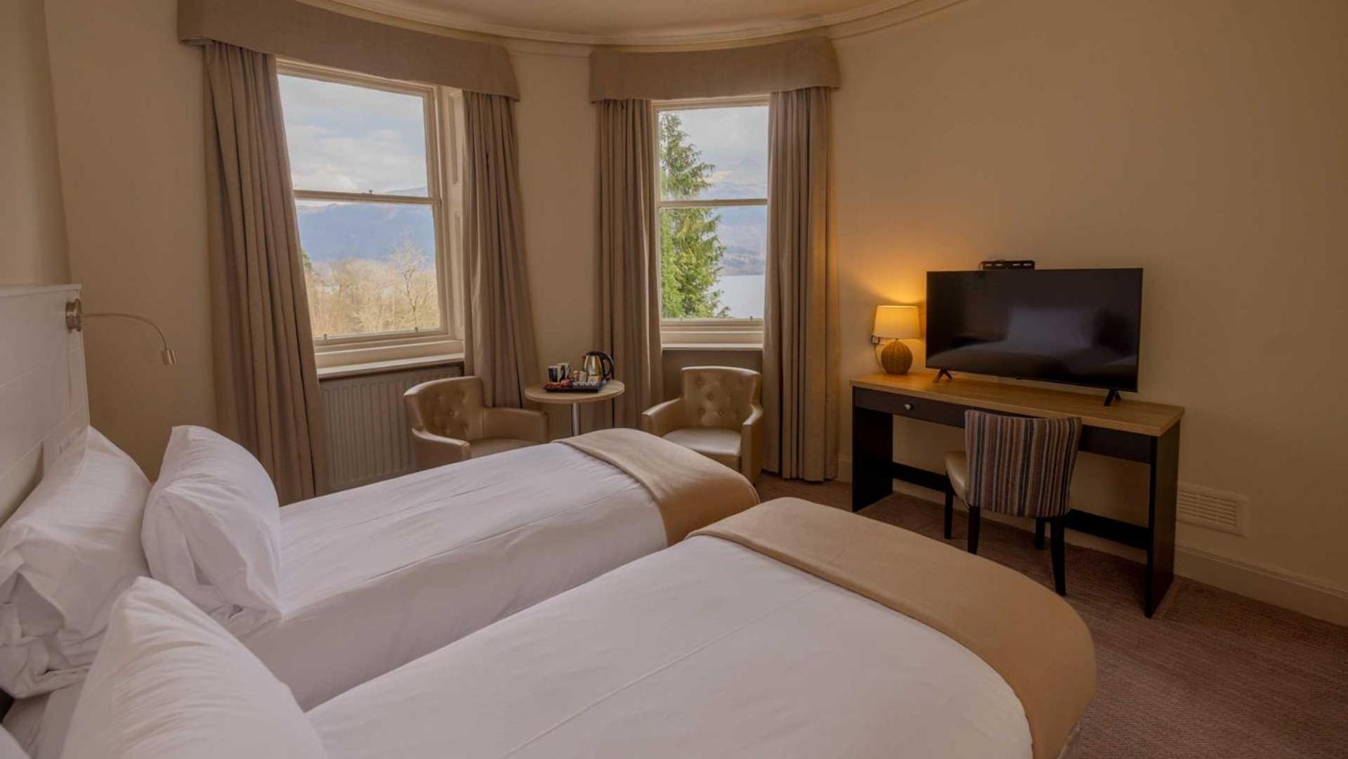 The Tarbet Hotel Bagian luar foto
