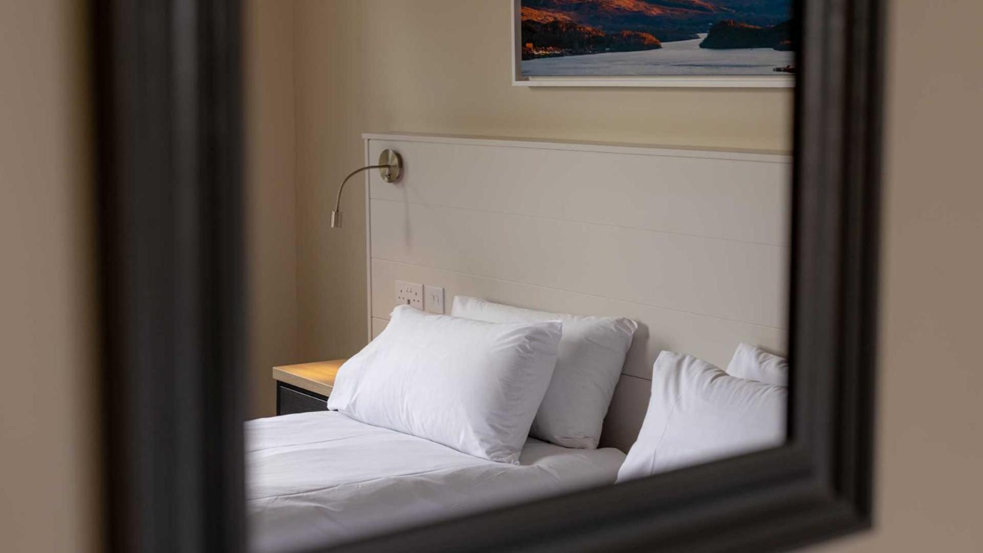 The Tarbet Hotel Bagian luar foto