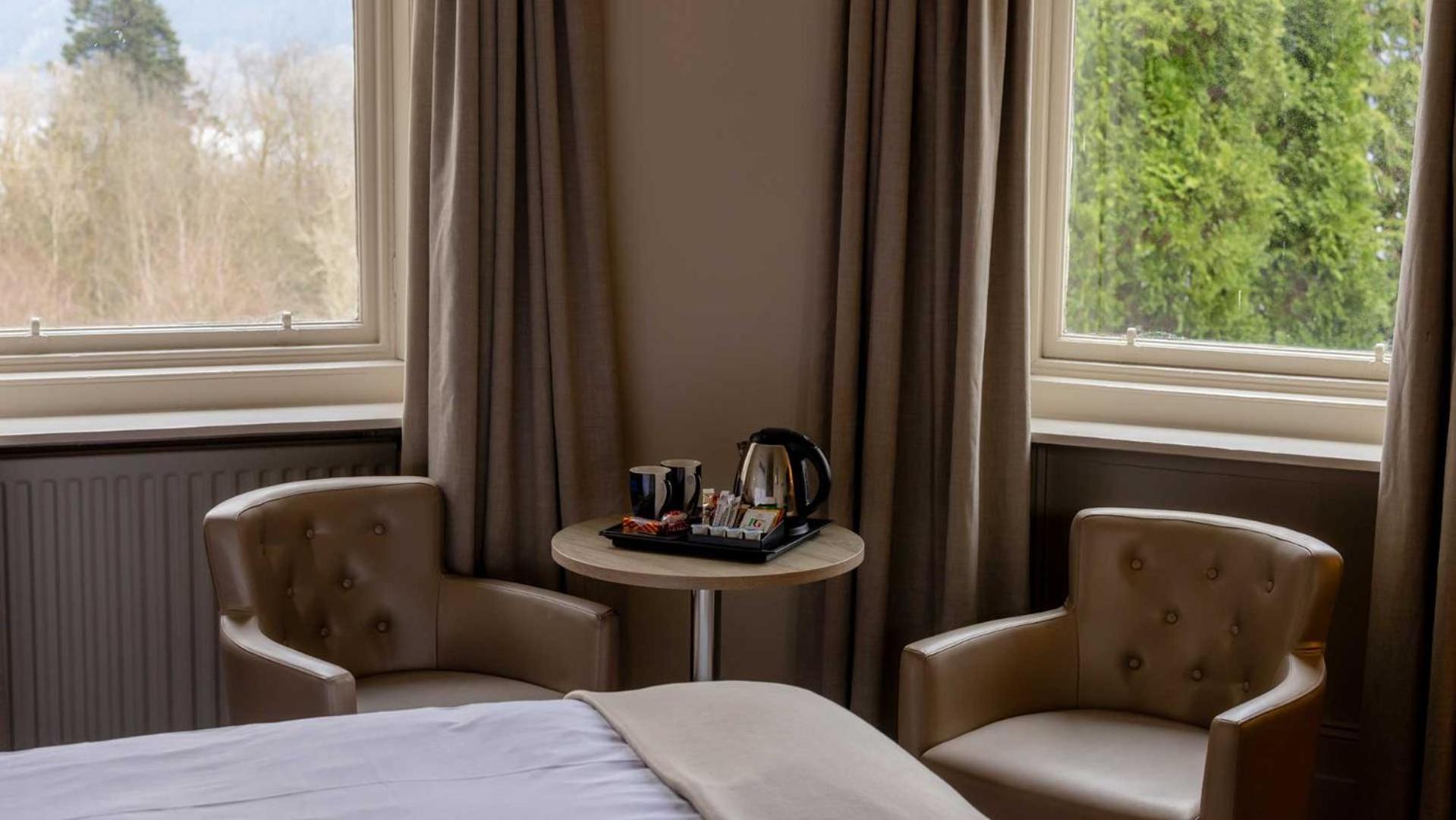 The Tarbet Hotel Bagian luar foto