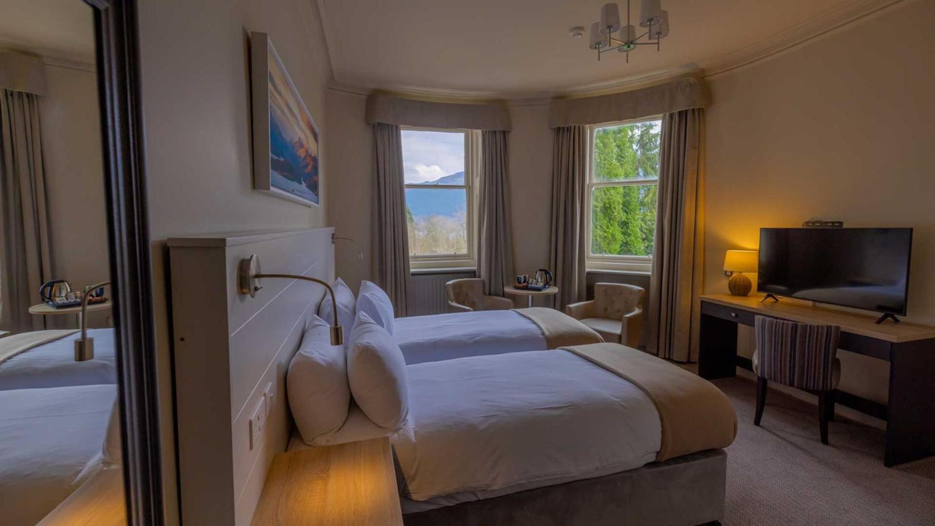 The Tarbet Hotel Bagian luar foto