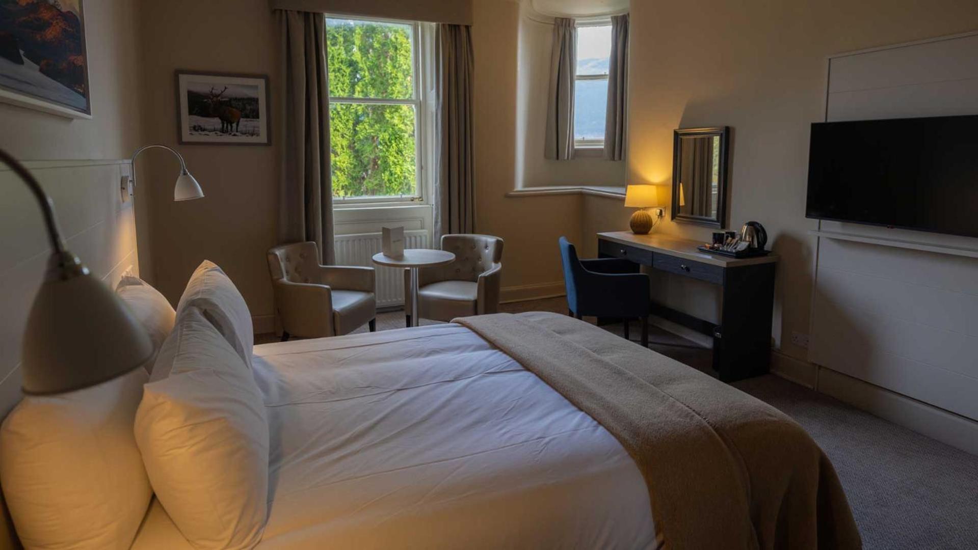 The Tarbet Hotel Bagian luar foto