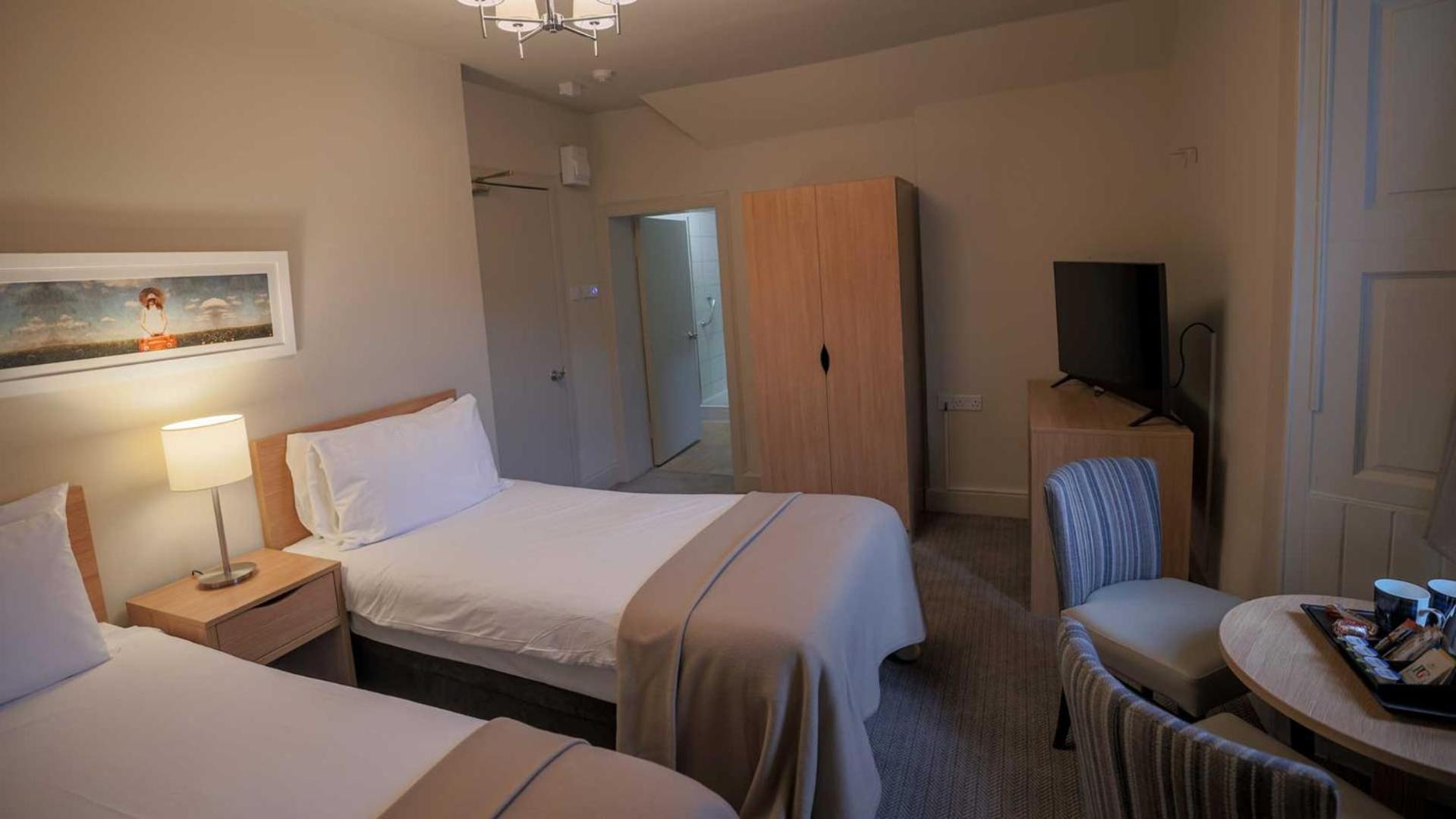 The Tarbet Hotel Bagian luar foto