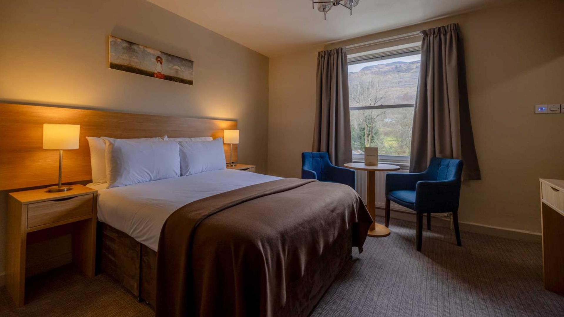 The Tarbet Hotel Bagian luar foto