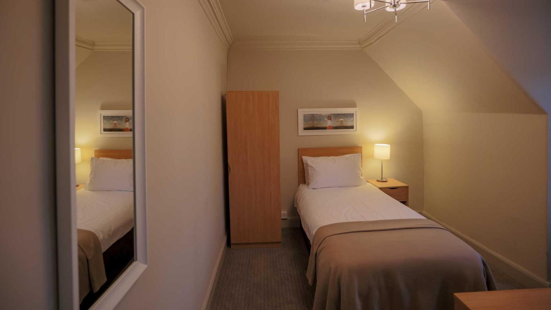 The Tarbet Hotel Bagian luar foto