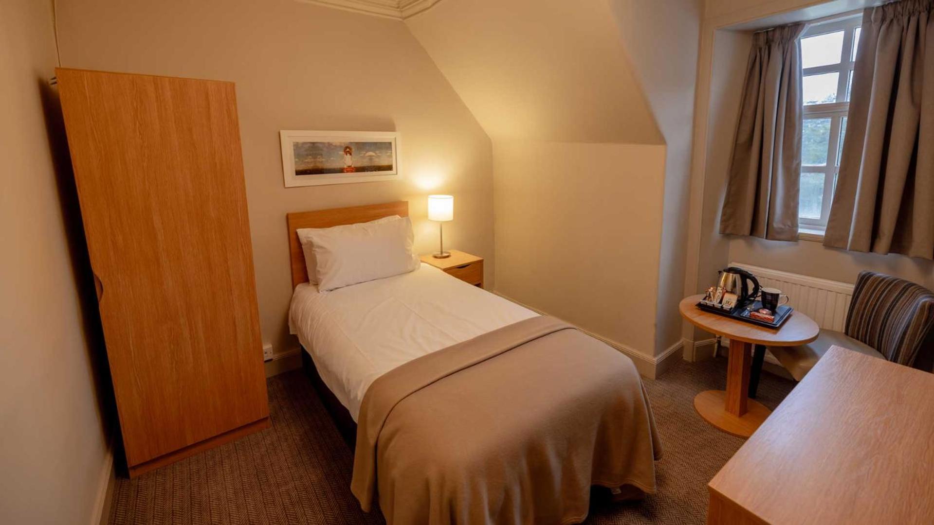 The Tarbet Hotel Bagian luar foto