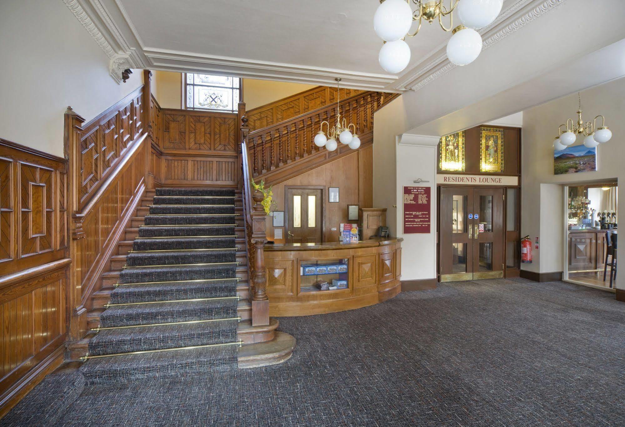 The Tarbet Hotel Bagian luar foto
