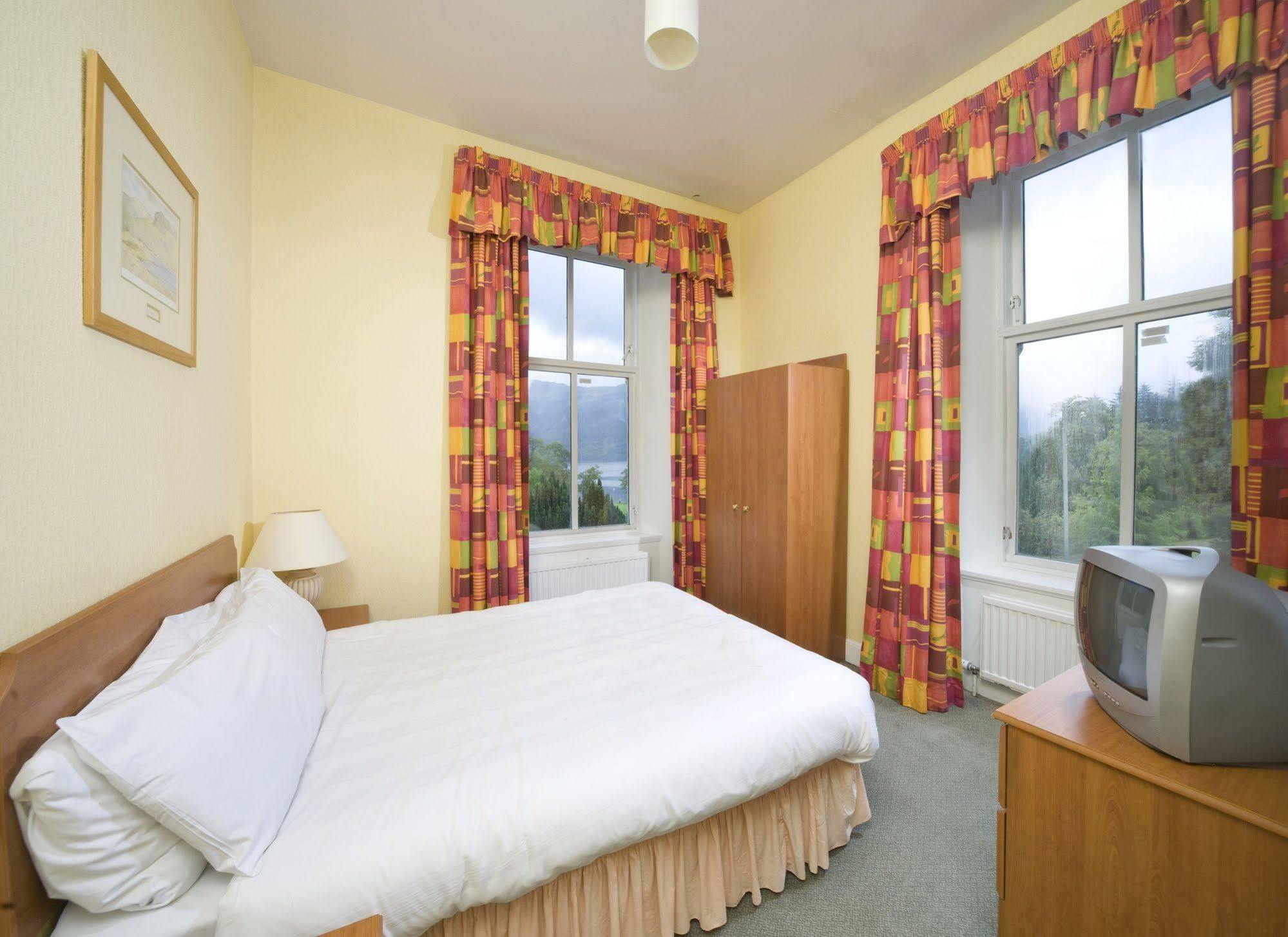The Tarbet Hotel Bagian luar foto