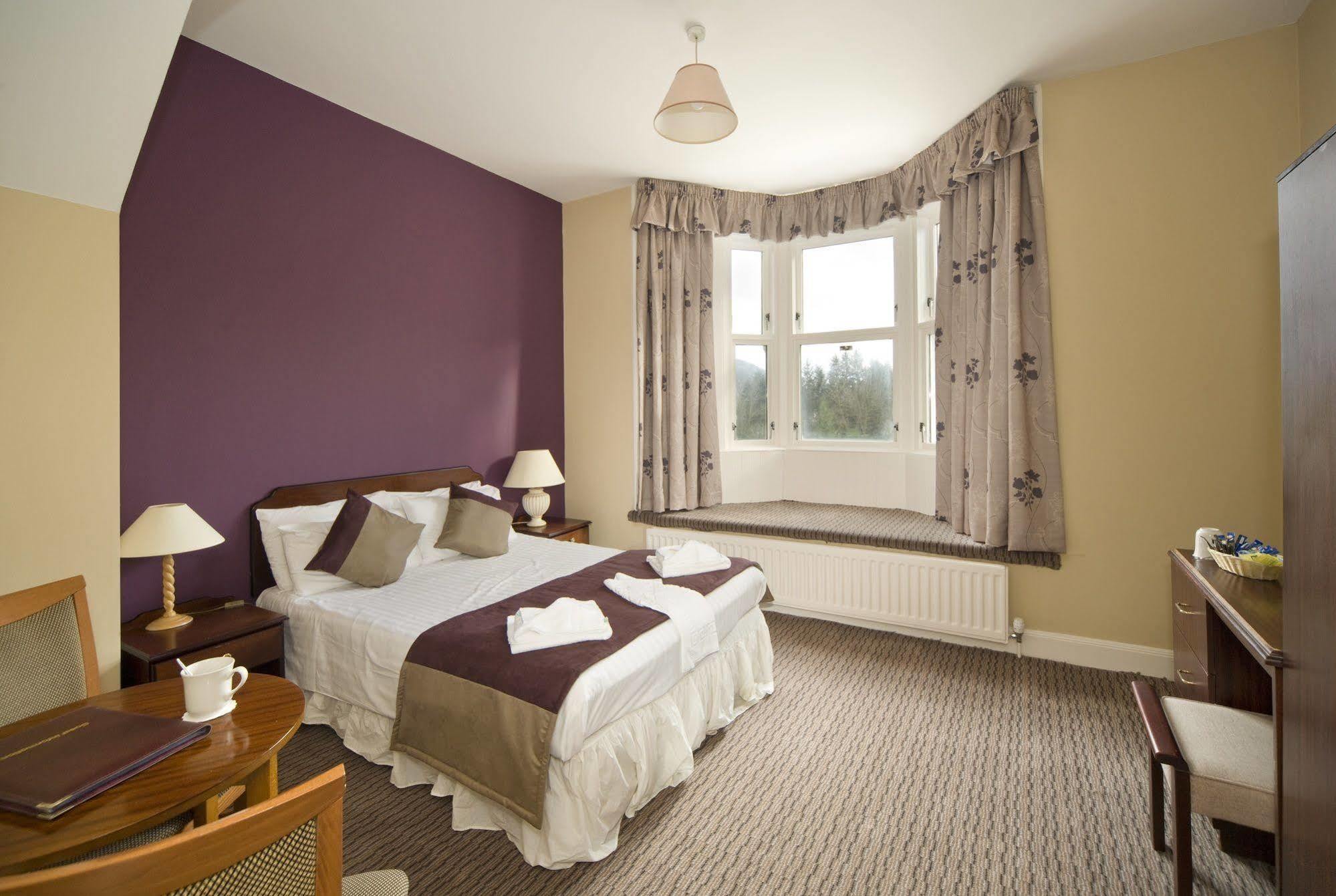 The Tarbet Hotel Bagian luar foto