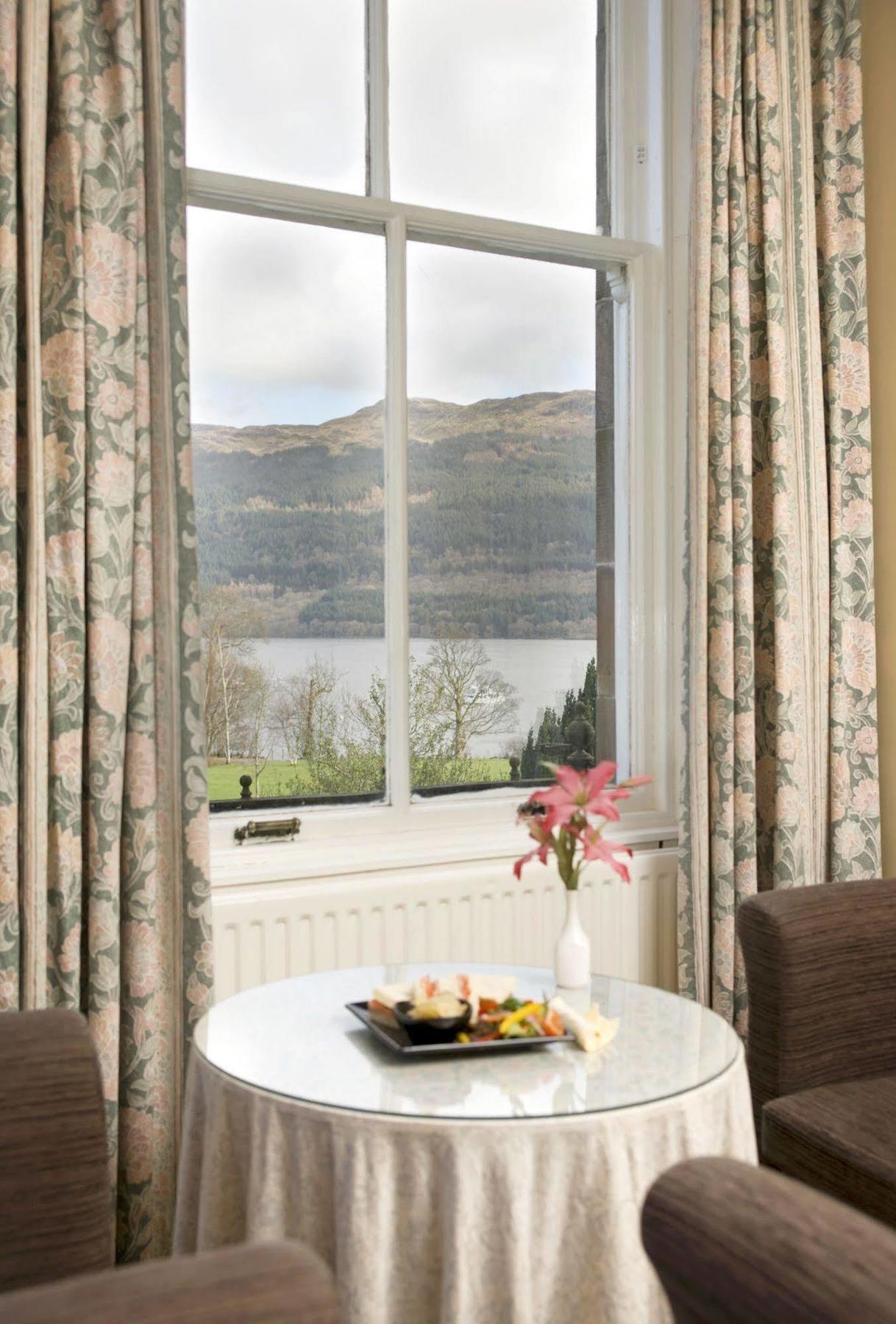 The Tarbet Hotel Bagian luar foto